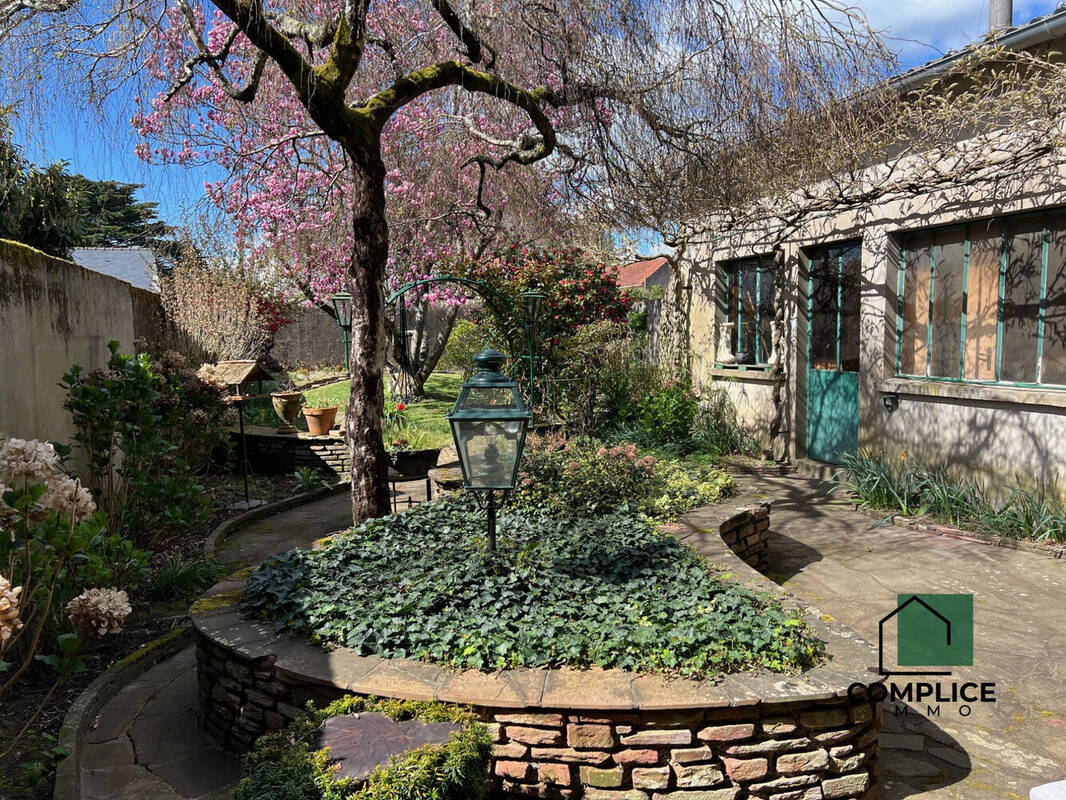 Maison à SAINT-ETIENNE-DE-MONTLUC