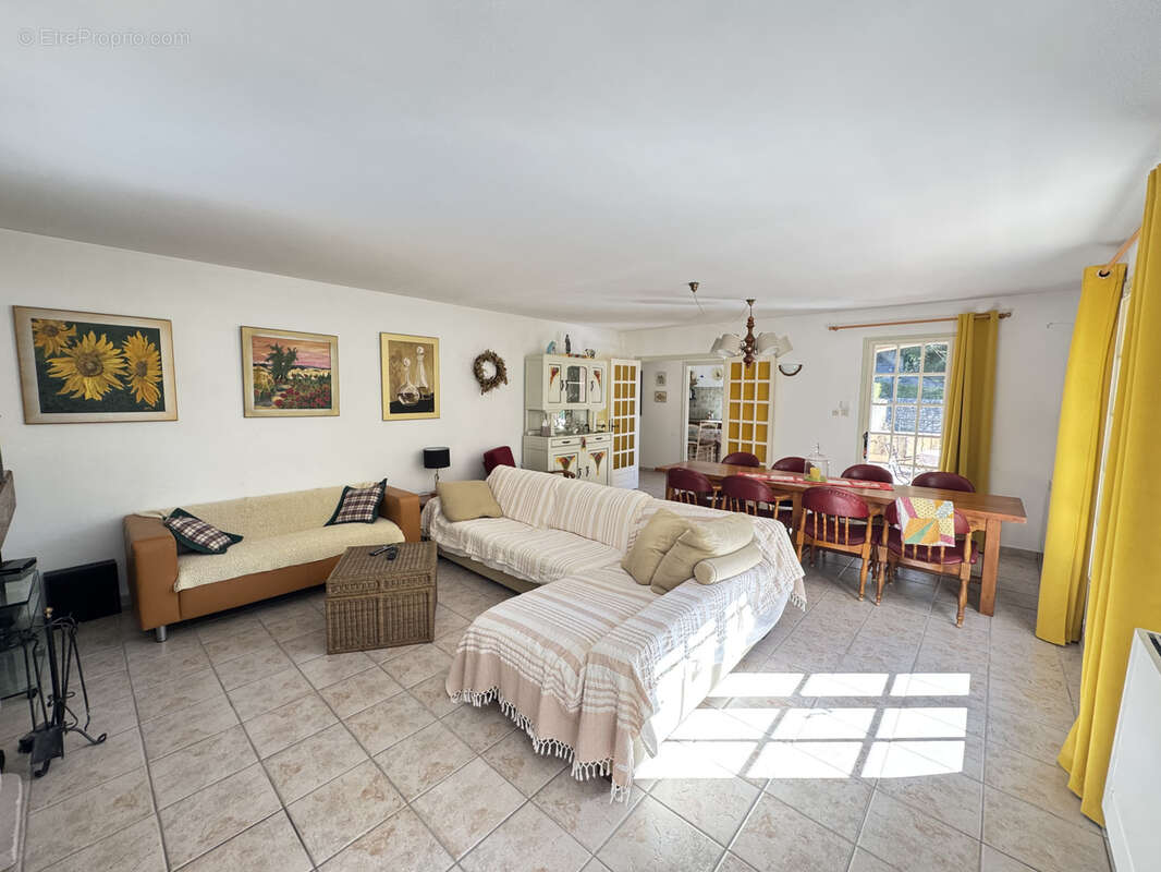 Maison à ARTIGNOSC-SUR-VERDON