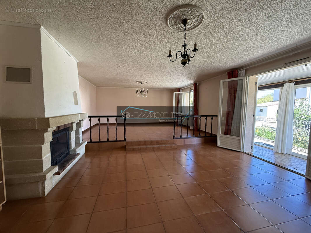 Maison à SAINT-JULIEN-LES-ROSIERS