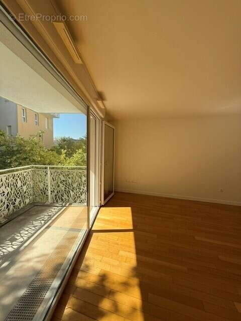 Bel appartement - 3 pièces - Immeuble récent - Cergy - photo 3
