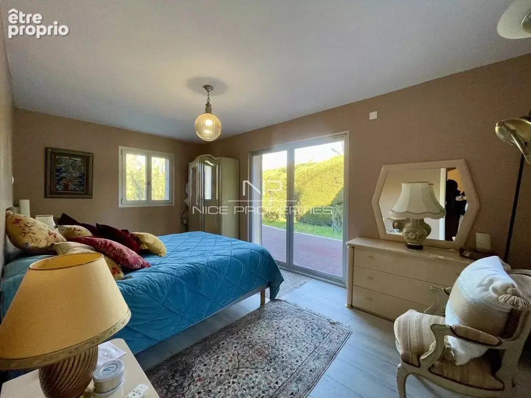 Villa avec piscine dans un quartier résidentiel - photo 16