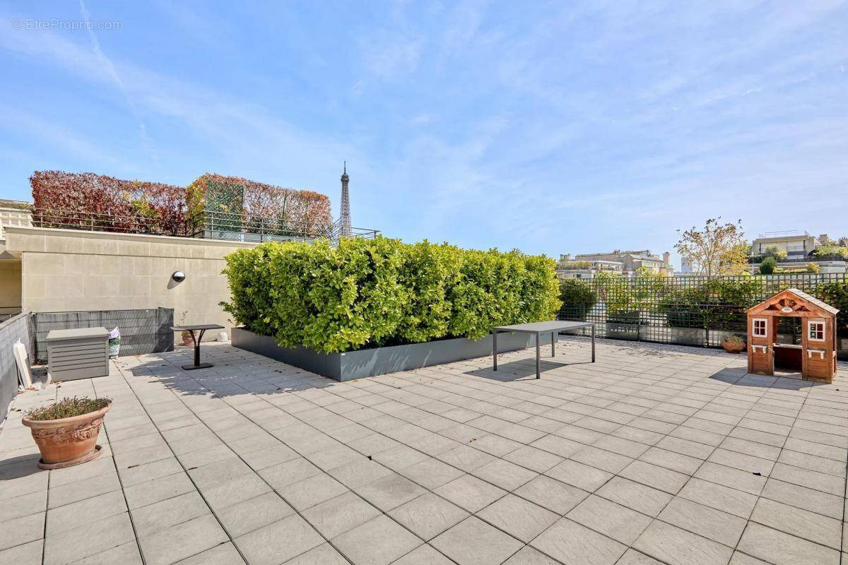 Appartement à PARIS-16E