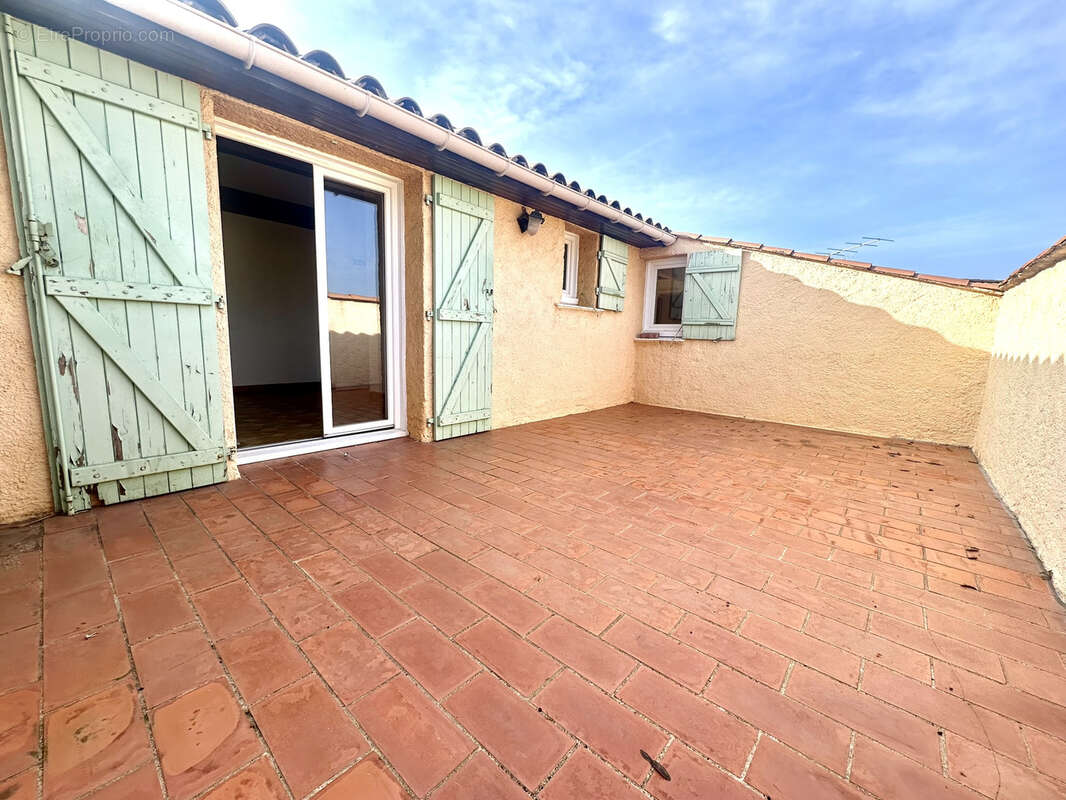 Appartement à PUGET-SUR-ARGENS