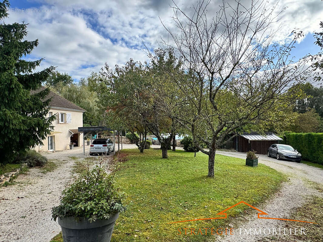 Maison à SAINT-LEGER-SUR-DHEUNE