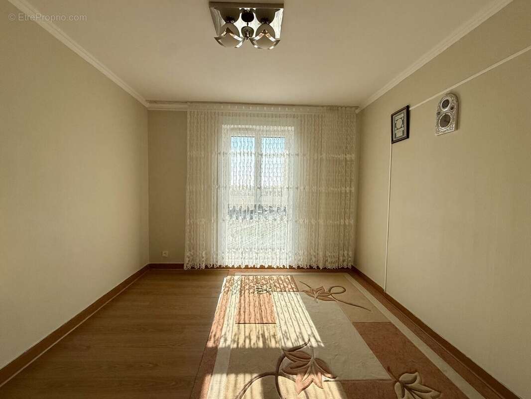 Appartement à SAINT-JEAN-DE-LA-RUELLE