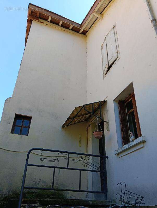 SOUS OFFRE ACCEPTEE - VIVIEZ - Maison 2/3 chambres, garage, jardin et caves - photo 8
