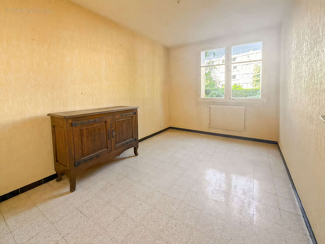 A vendre - Appartement 4 pièces - 74 m²  habitable - Marseille  12e - Les Caillols - photo 6