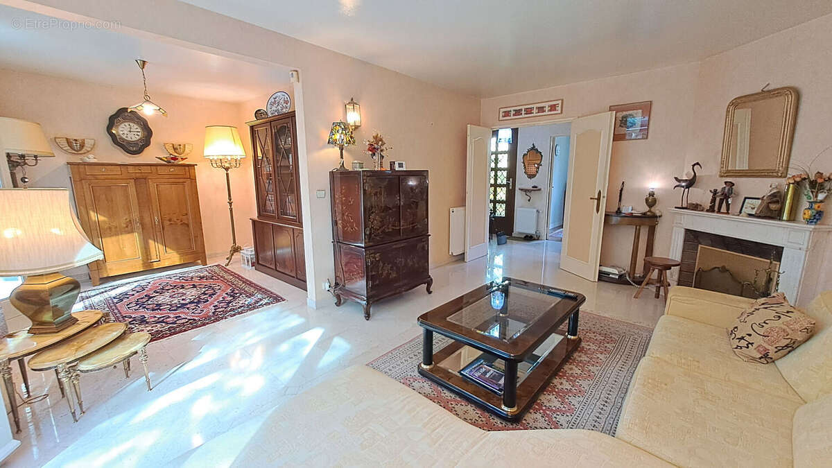 Maison à SAINT-REMY-LES-CHEVREUSE