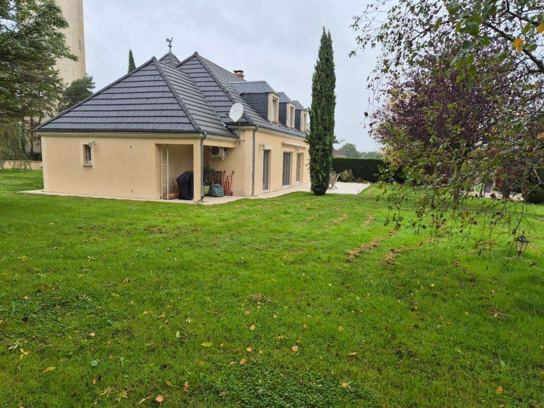 Maison à MONTGIVRAY