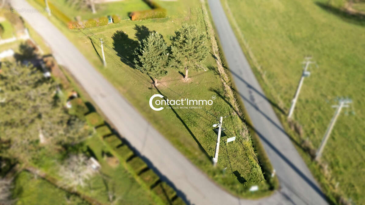 Terrain à CHARBONNIERES-LES-VIEILLES