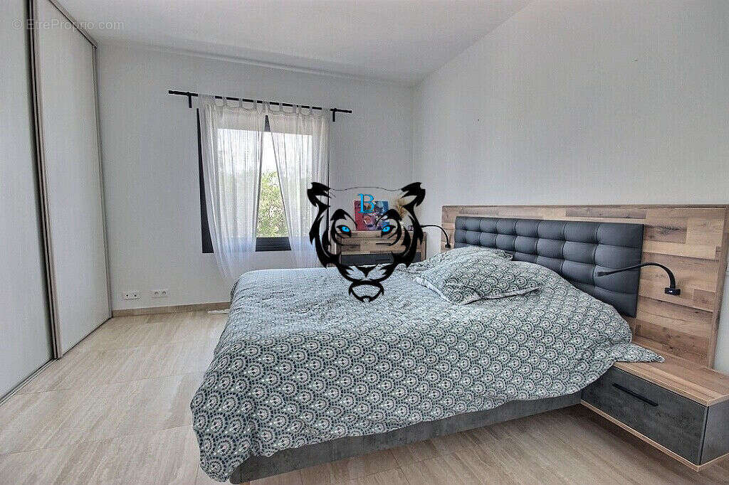 Maison à ROQUEBRUNE-SUR-ARGENS