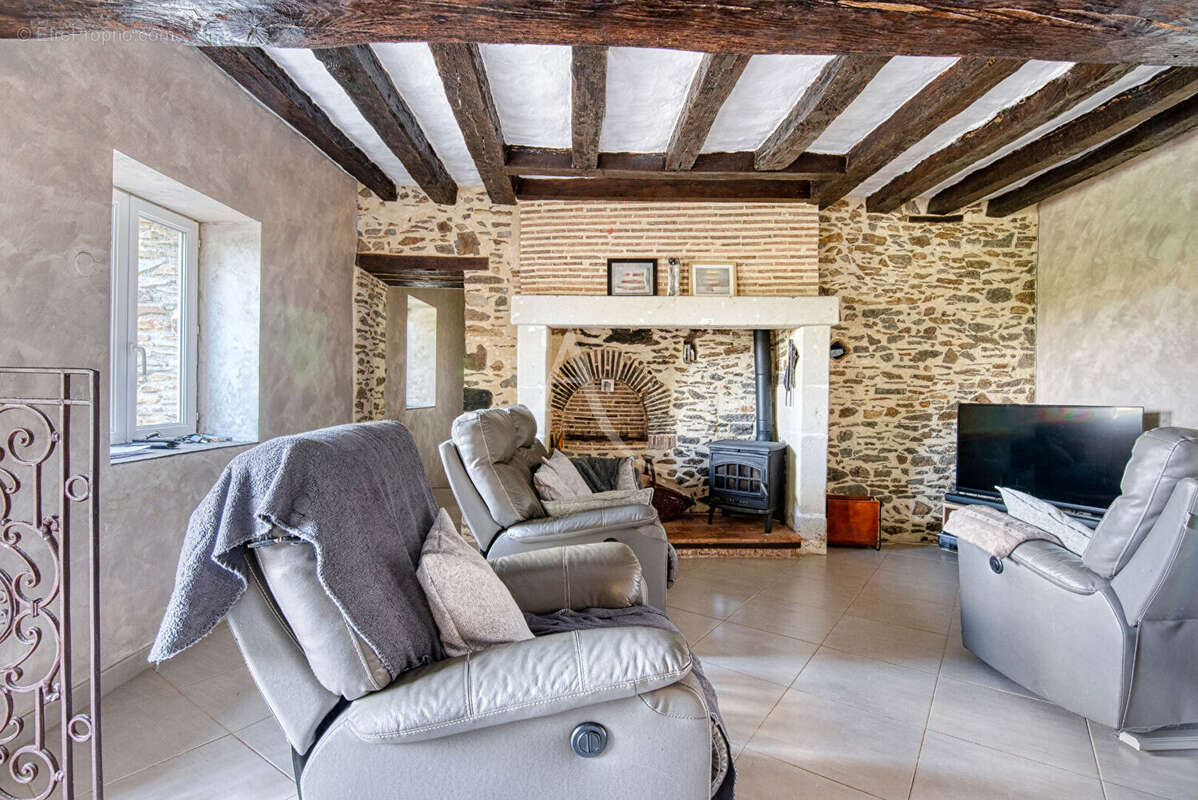 Maison à SAINT-DENIS-D&#039;ANJOU