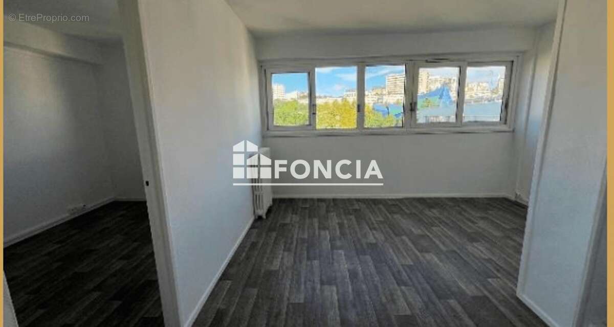 Appartement à FONTENAY-LE-FLEURY