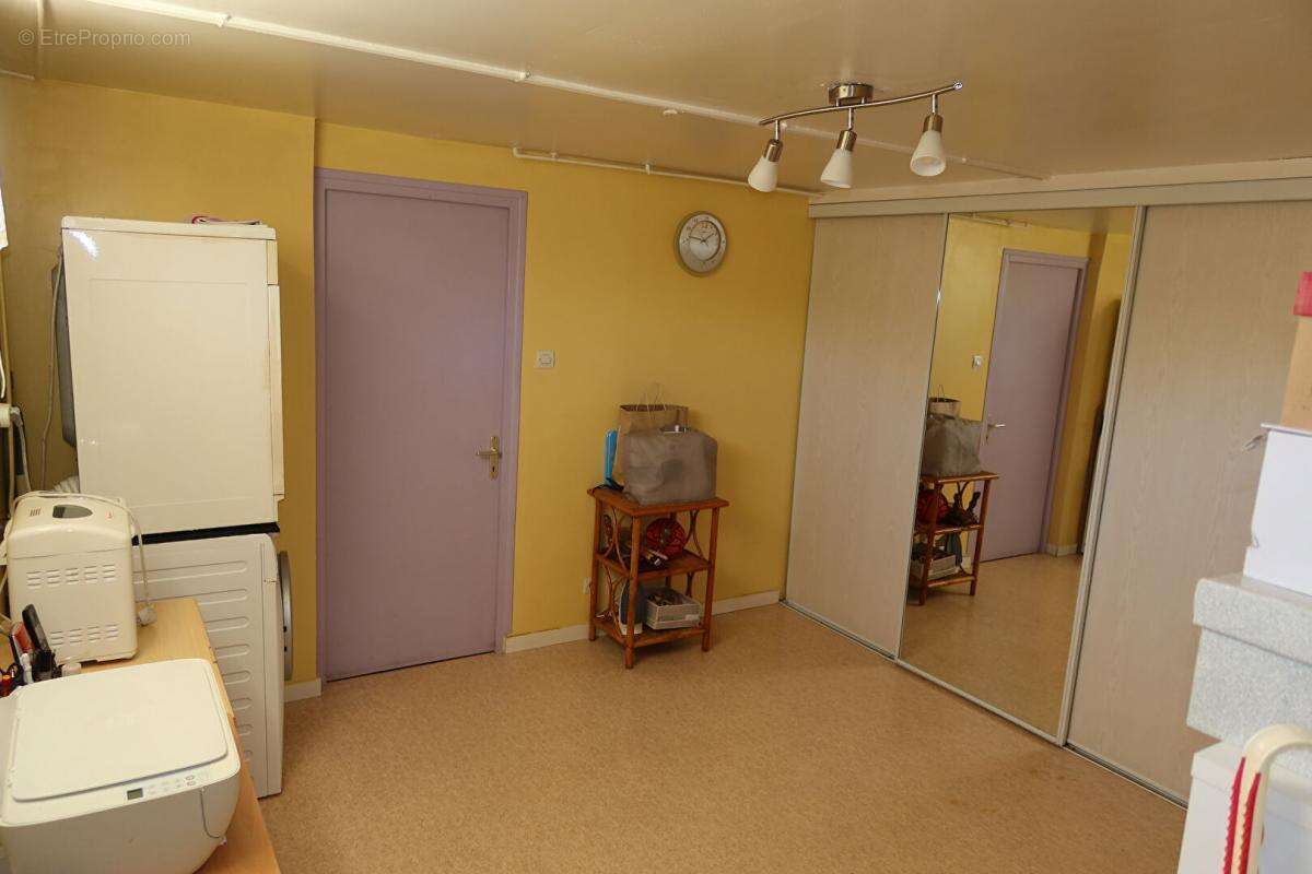 Maison à POUILLEY-LES-VIGNES