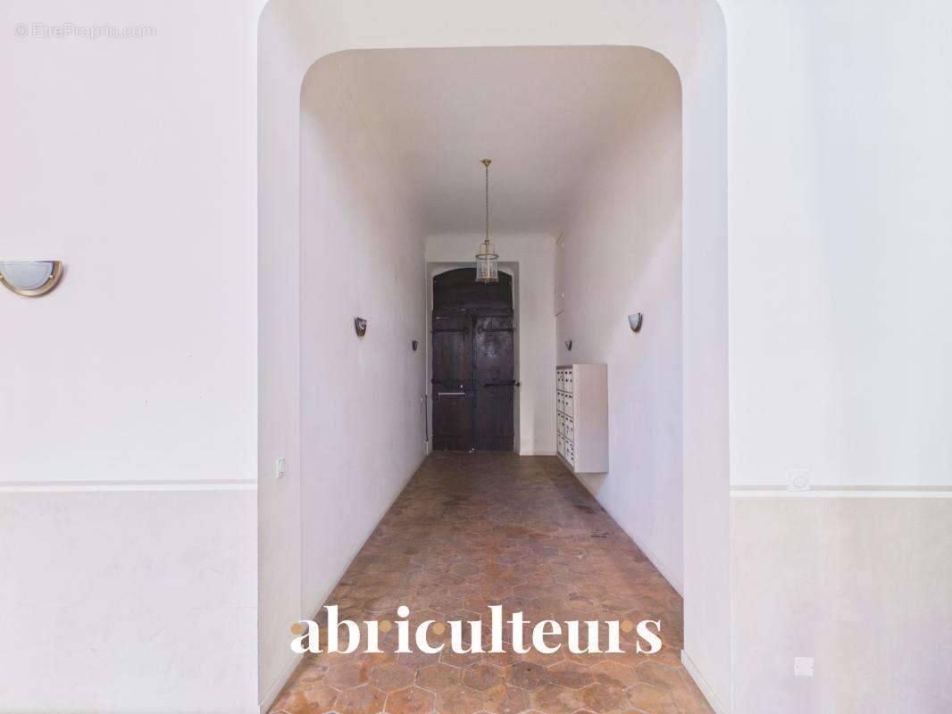 Lumineux appartement de 54 m² habitables en vente dans le centre historique de Grasse (06130) - photo 13