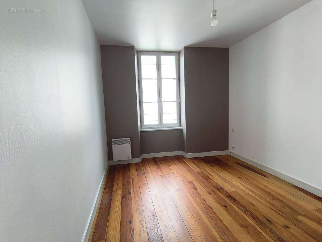 Appartement 230 m² à Fenioux  - photo 9