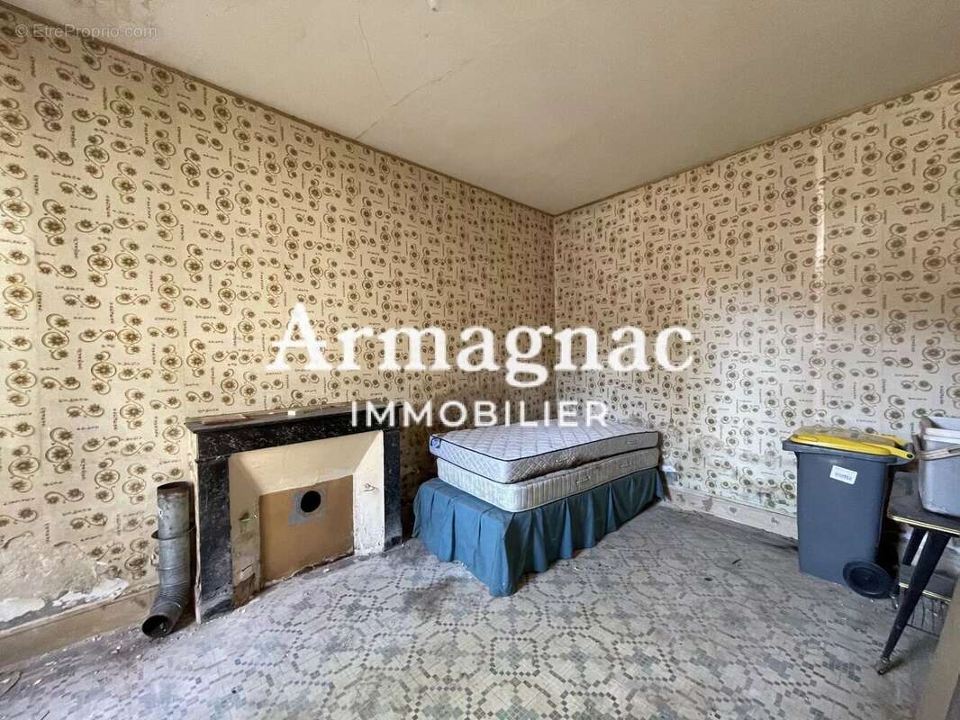 Maison à VIC-FEZENSAC