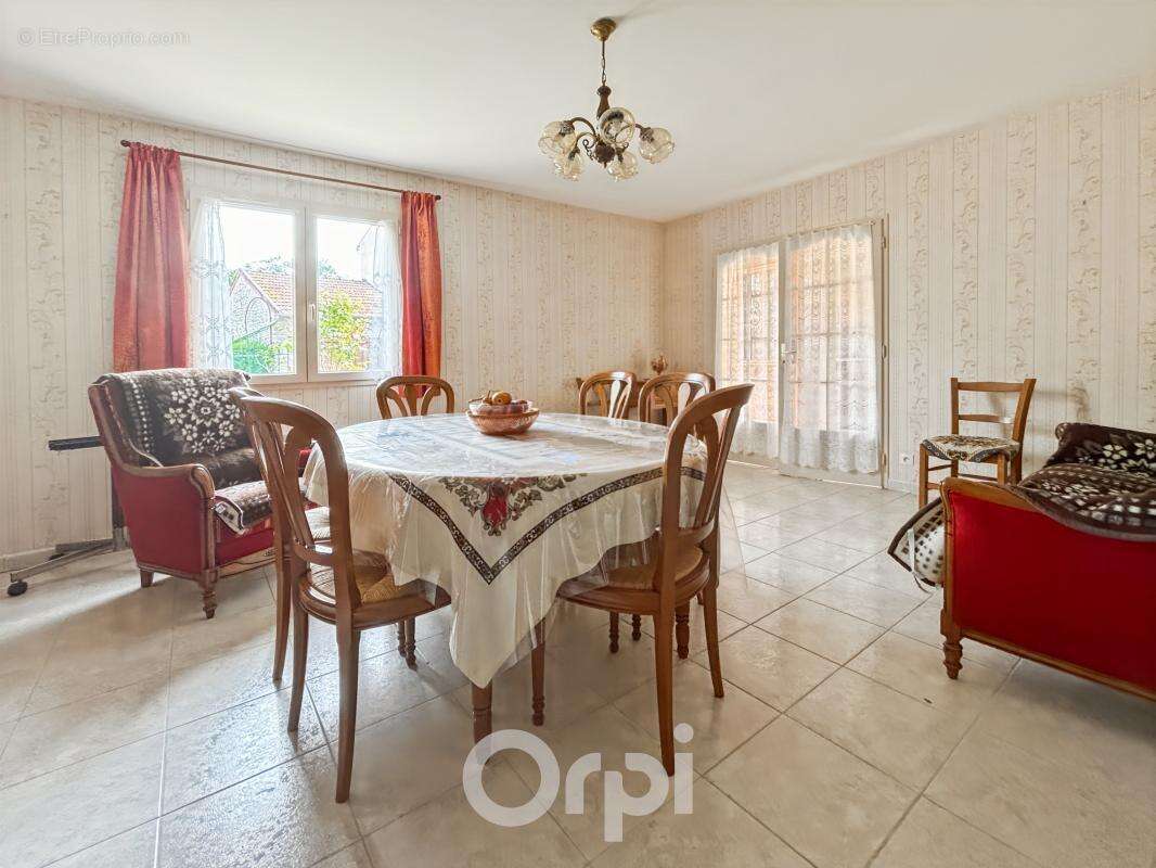 Maison à BESSINES-SUR-GARTEMPE