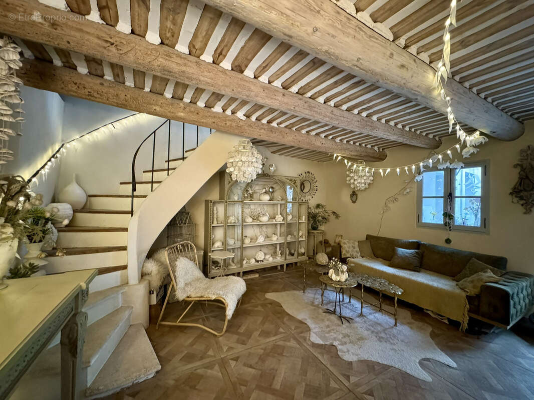 Maison à L'ISLE-SUR-LA-SORGUE