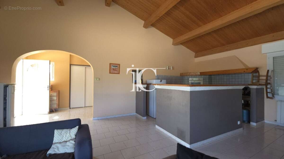 Maison à BERRIAS-ET-CASTELJAU