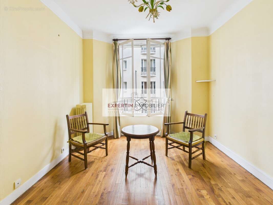 Appartement à PARIS-16E