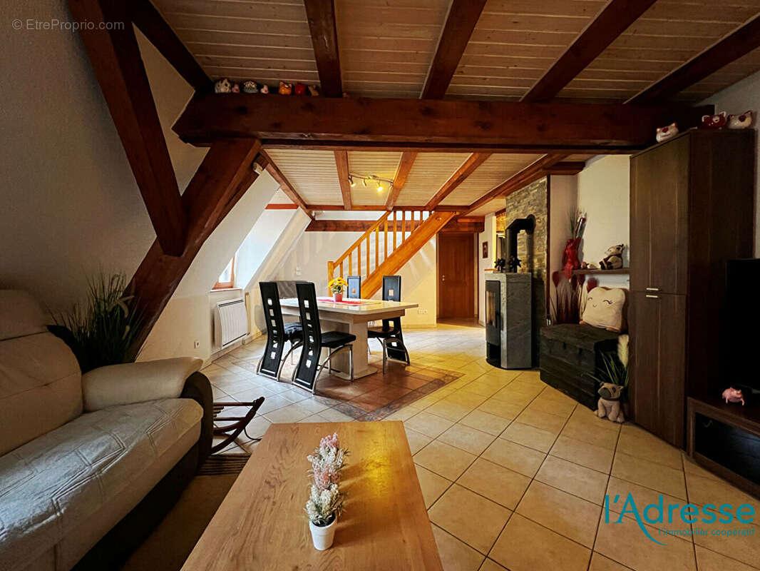 Appartement  en duplex F4 - avec stationnements et jardin - photo 5