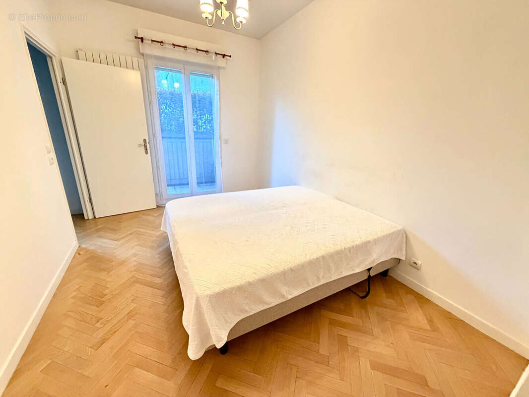 Appartement à LA GARENNE-COLOMBES