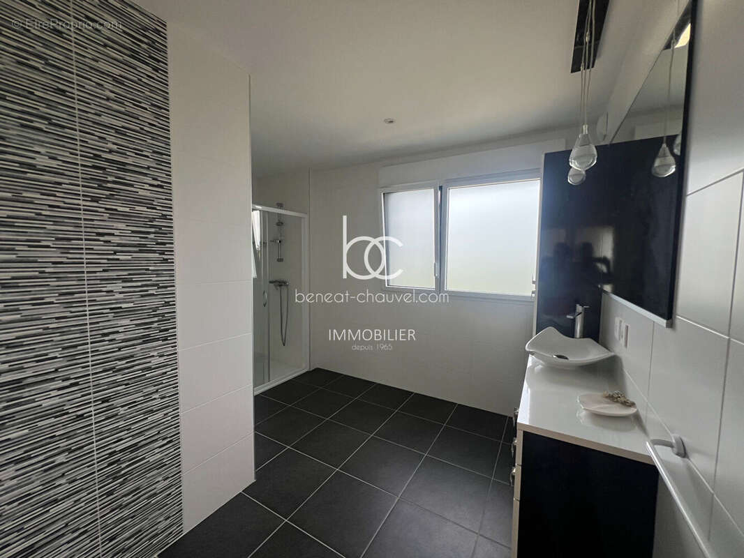 VENTE Appartement de Standing SARZEAU Centre  4 Chambres  Terrasse Sud  Garage Double  56370 - photo 8