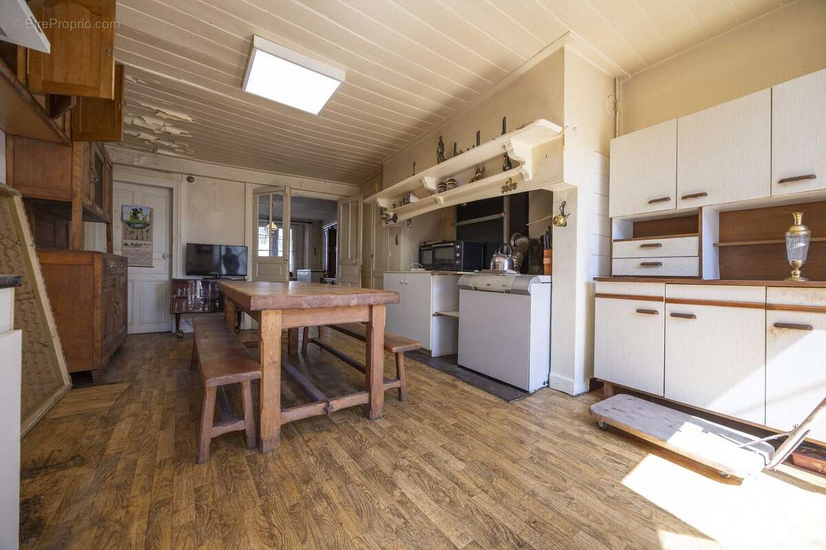 Maison 101 m² à Pleaux  - photo 5
