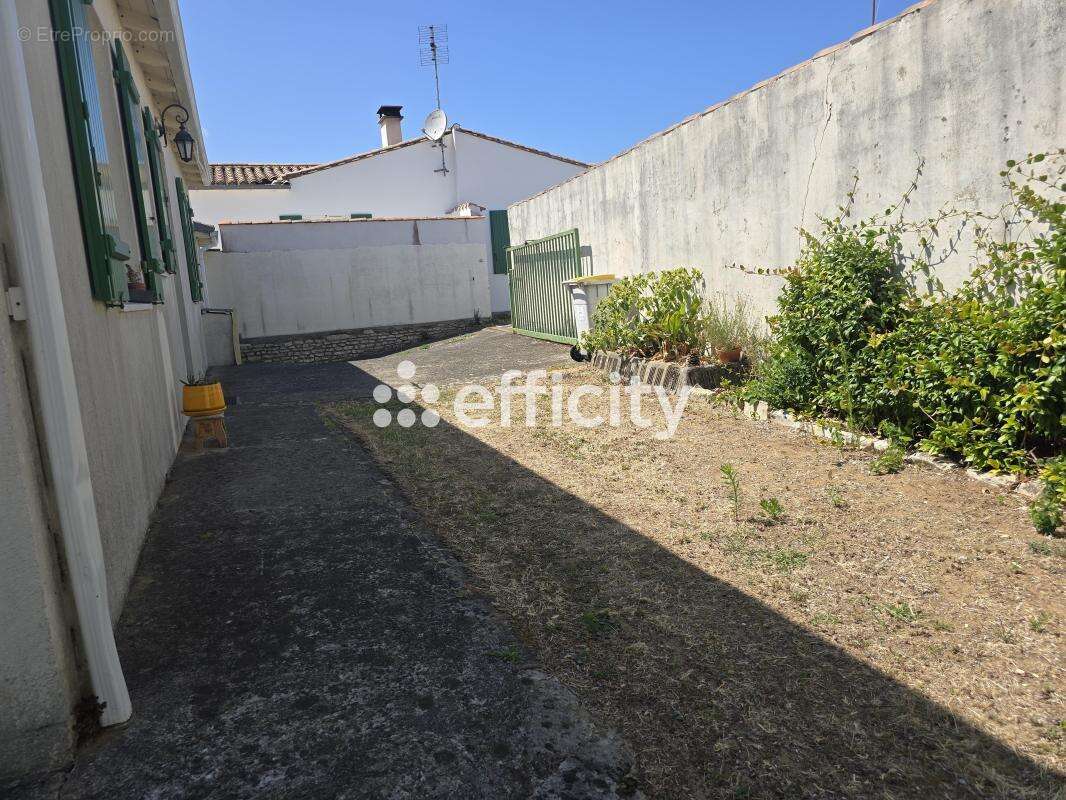 Maison 95 m² à La Flotte  - photo 11