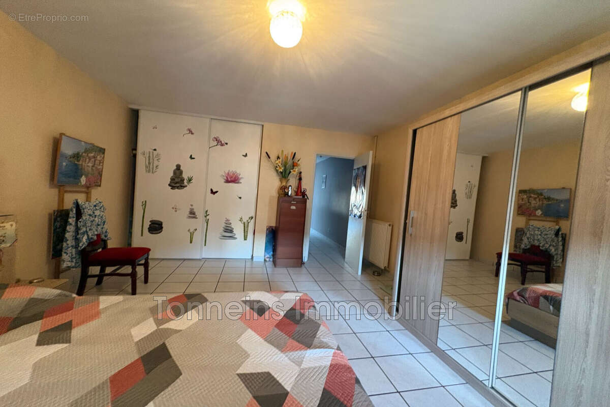 Maison 327 m² à Tonneins  - photo 8