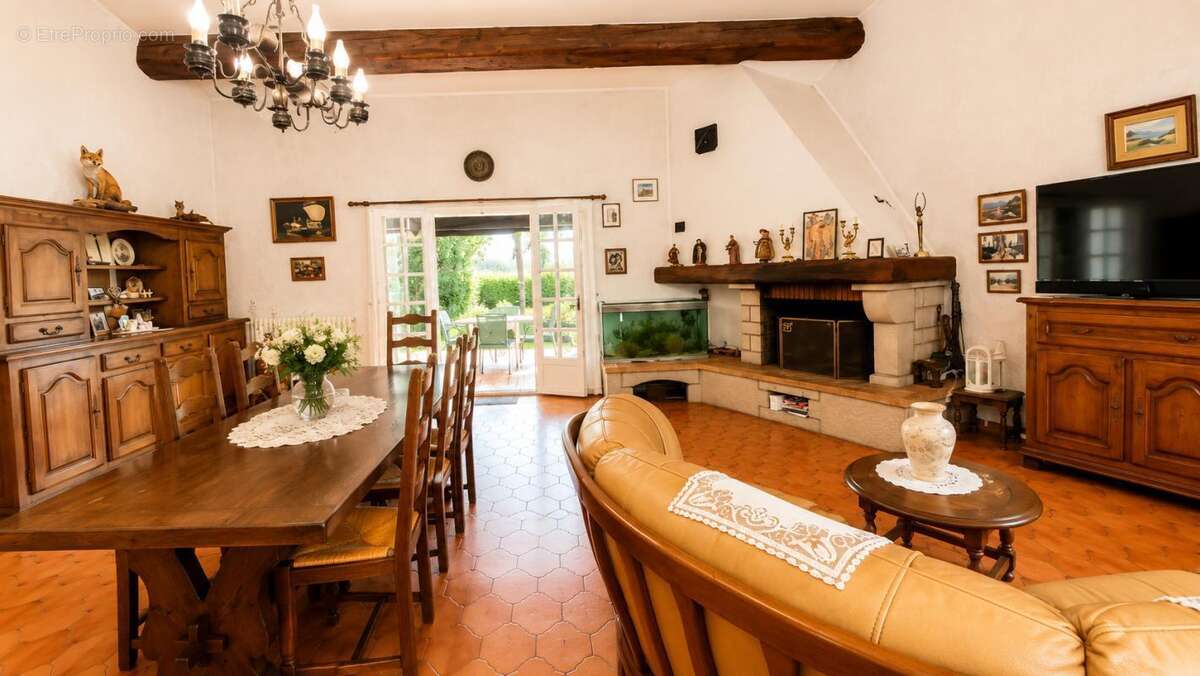 Maison à LE MUY