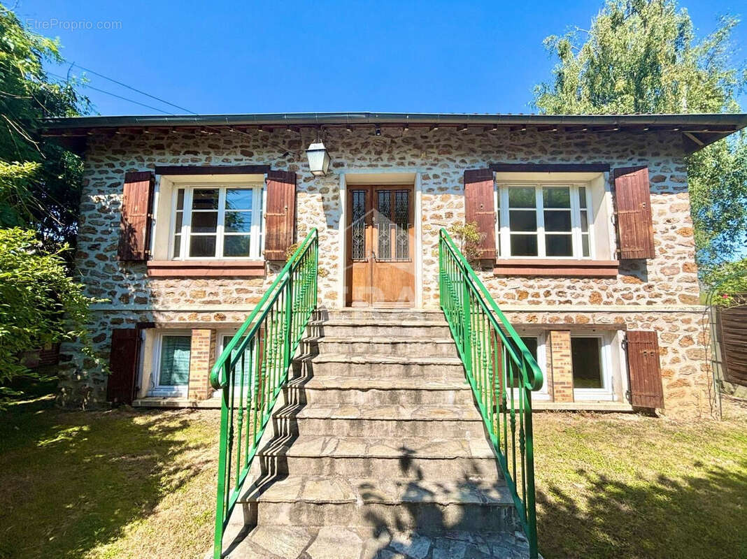 Maison à COMBS-LA-VILLE