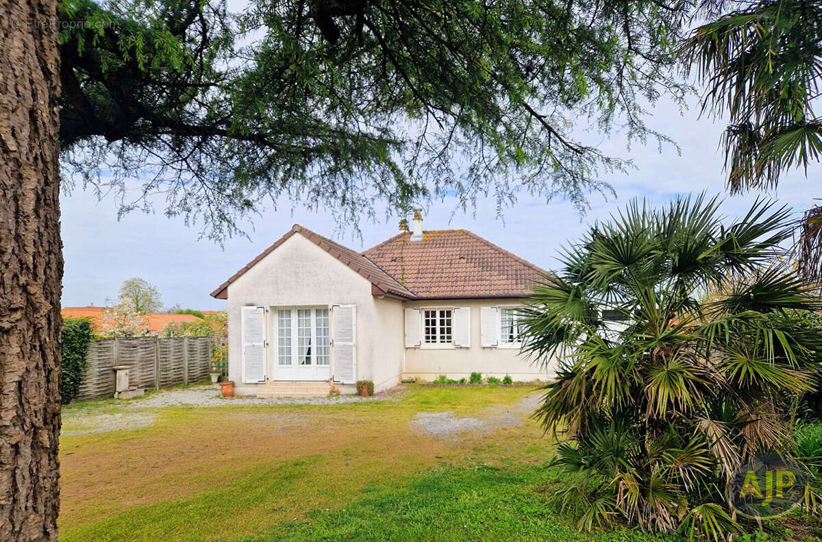 Maison à CUGAND