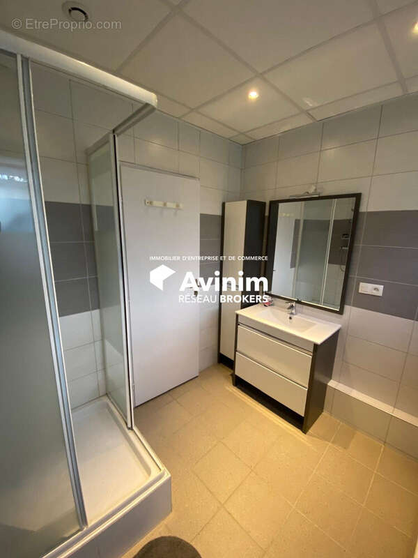 Commerce 81 m² à Grenoble  - photo 9