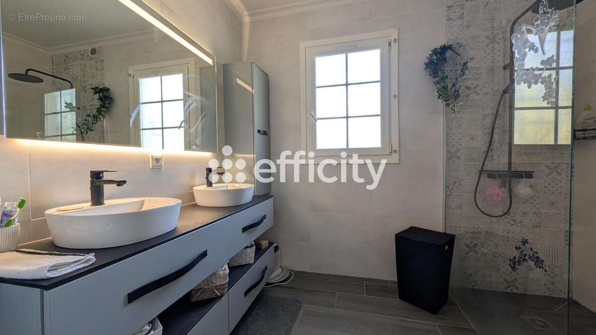 Maison à SAINT-PIERRE-DU-MONT