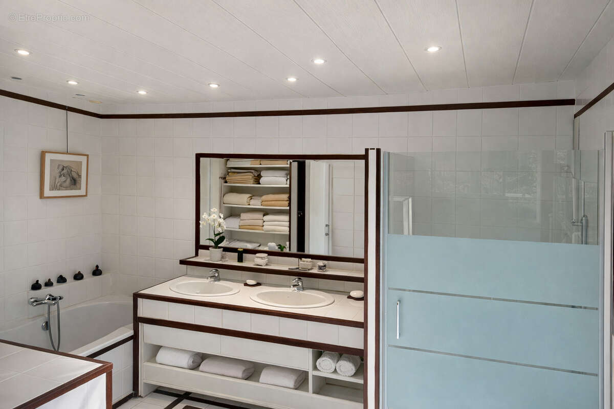 Maison à ROQUEBRUNE-SUR-ARGENS