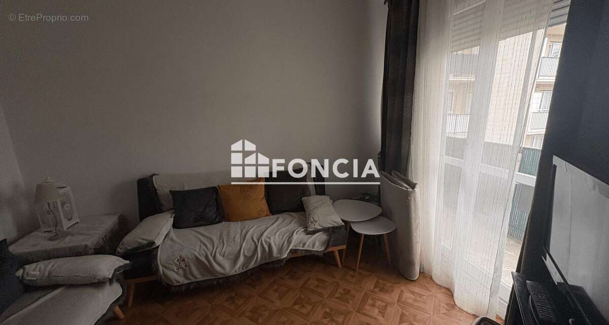 Appartement à FRESNES