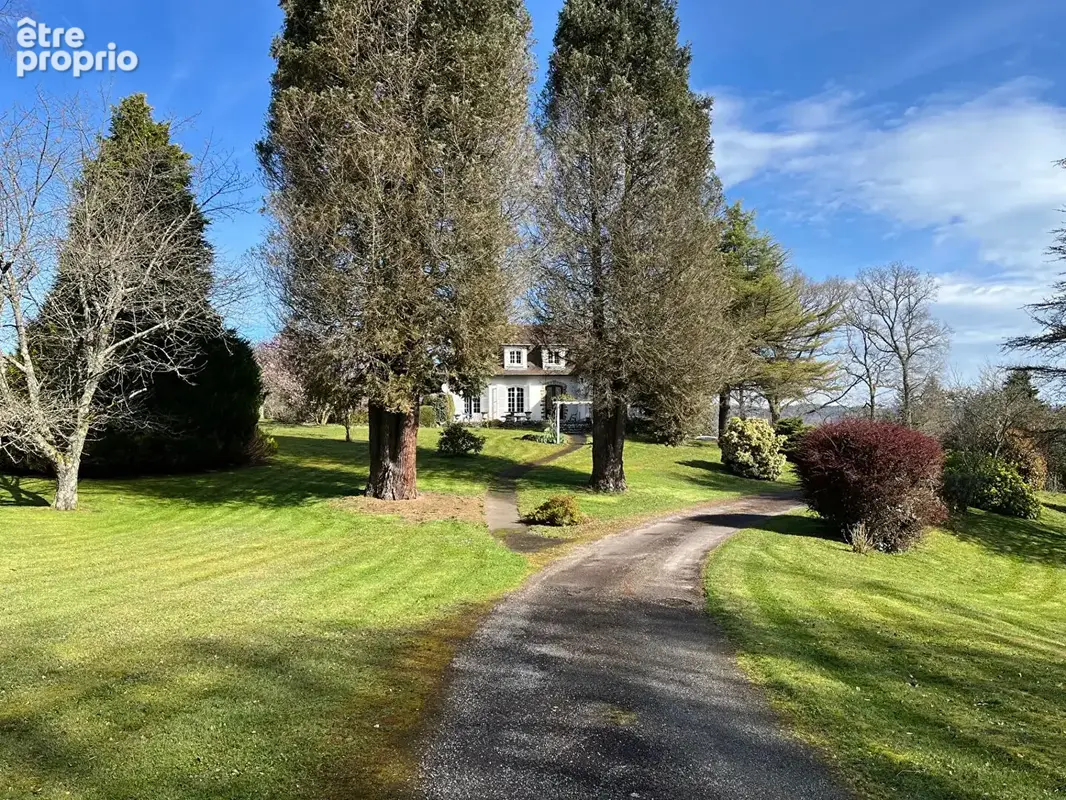 Belle propriété avec plus de 7 000 m² de terrain, proche du centre - photo 3