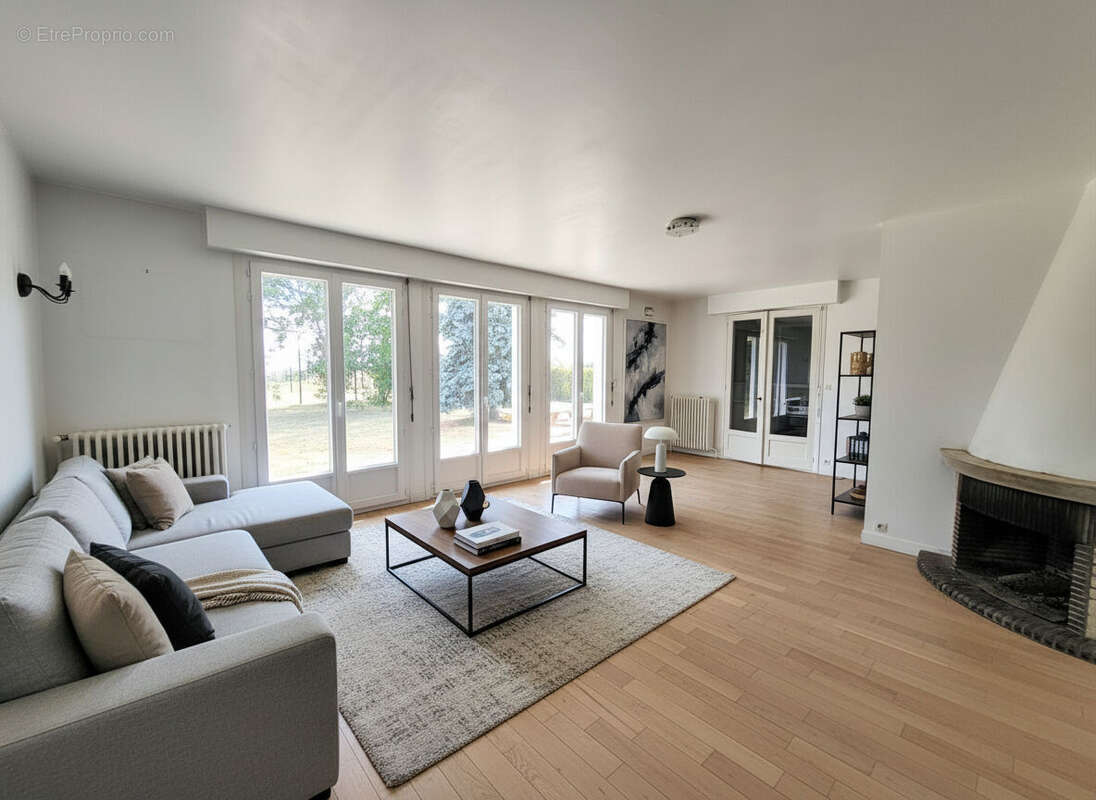 Maison à GUIGNES
