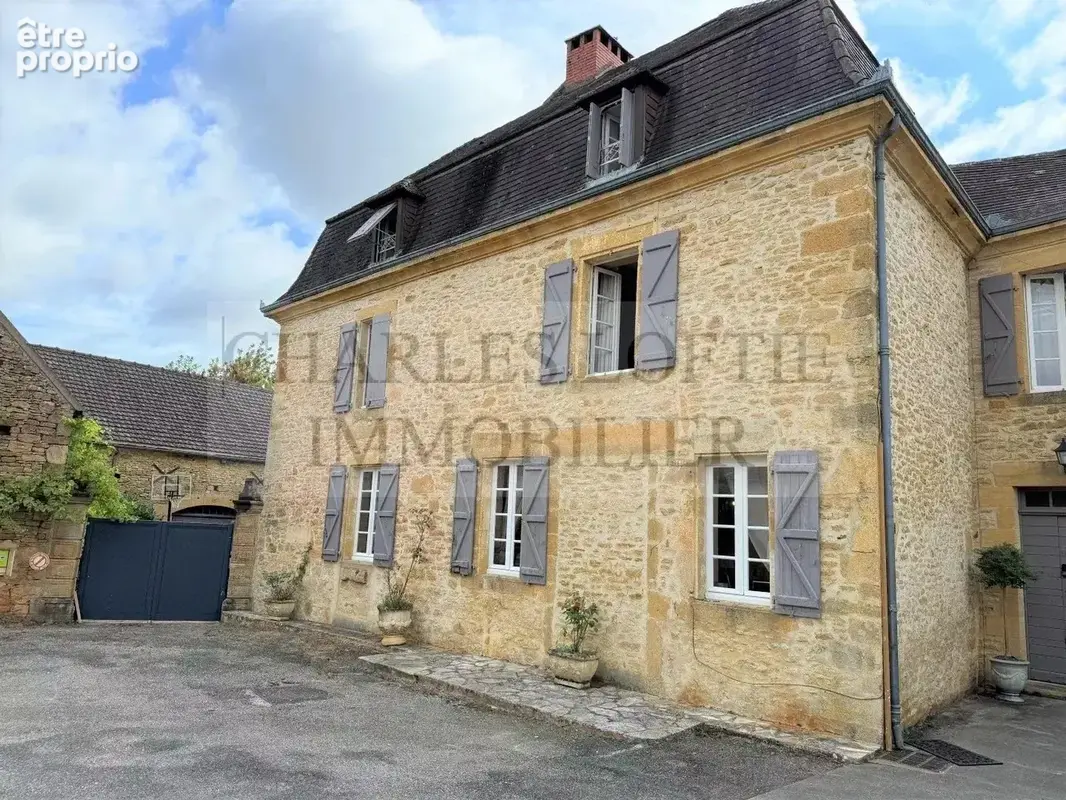 Superbe maison de Maître avec plusieurs granges, piscine et joli parc, aux abords d'un village dans la Bourian - photo 5