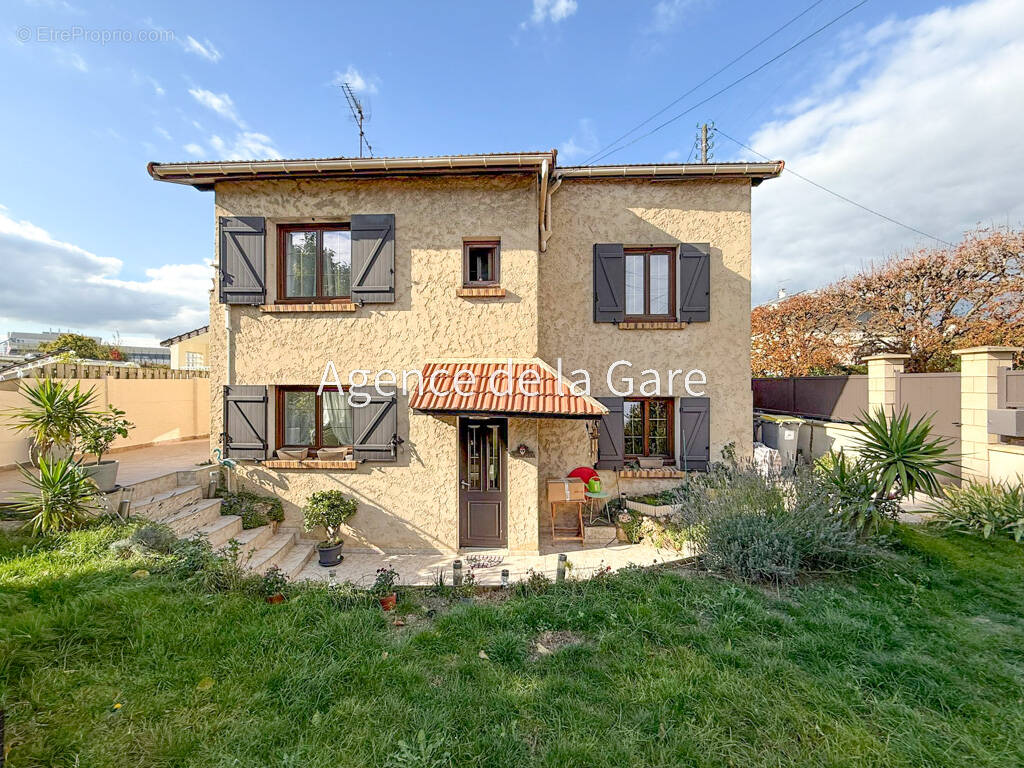 Maison à SARTROUVILLE