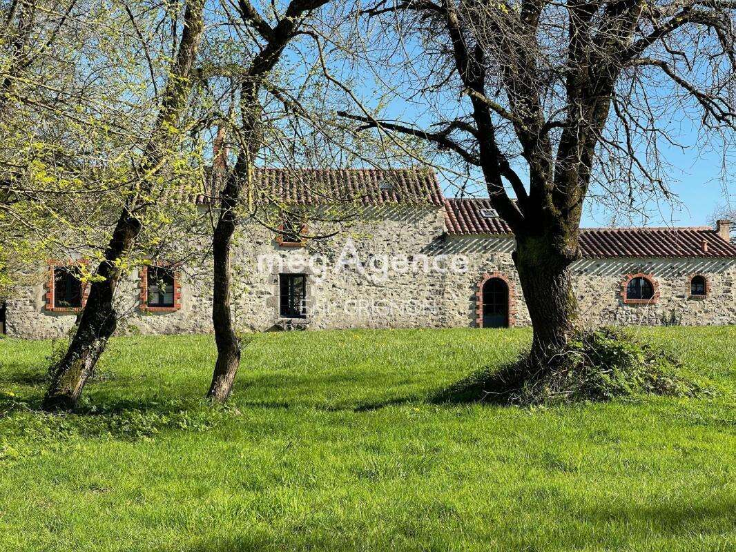 Maison à NIEUL-LE-DOLENT
