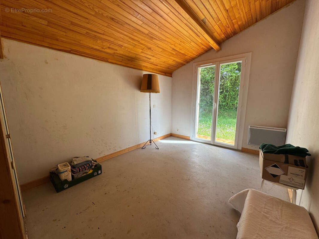 Maison à LAVAL-D'AIX