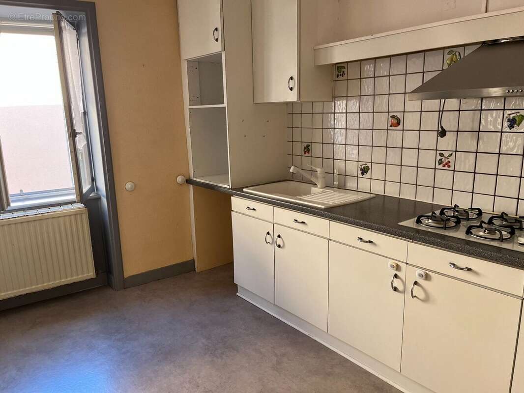 Maison à COURS-LA-VILLE