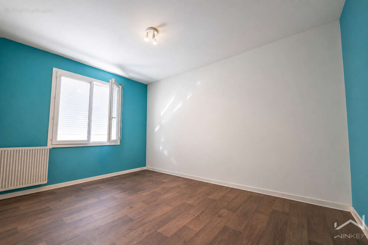 Maison accolée d'un seul côté avec beau terrain et vue sur le Golf - photo 5