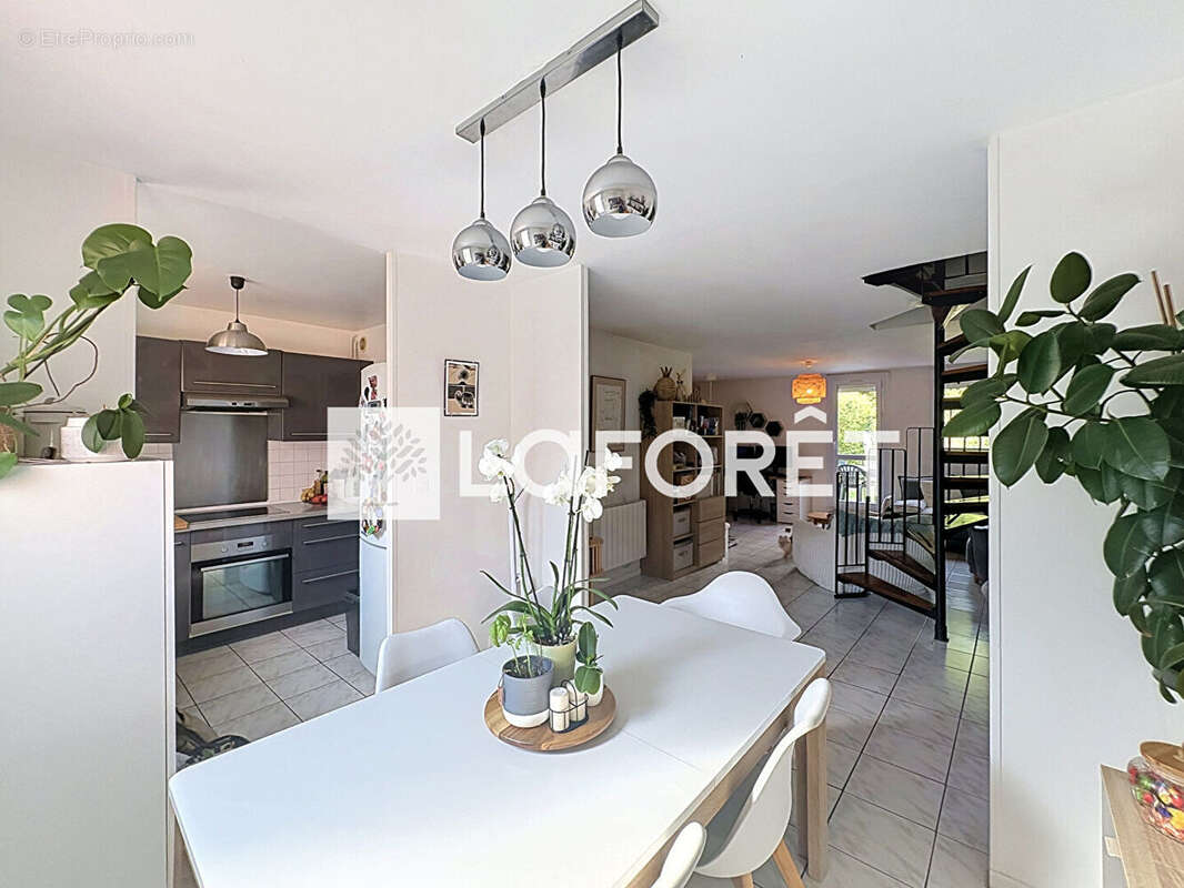 Appartement à COMBS-LA-VILLE