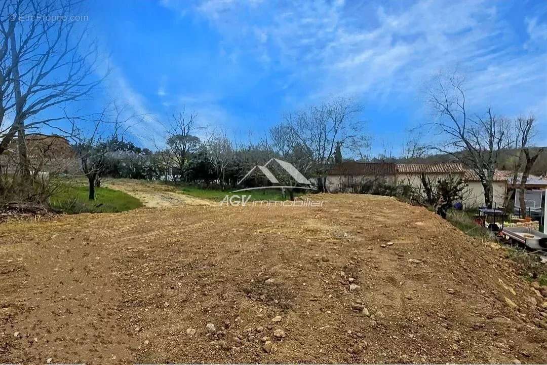 Terrain à LES MAGES