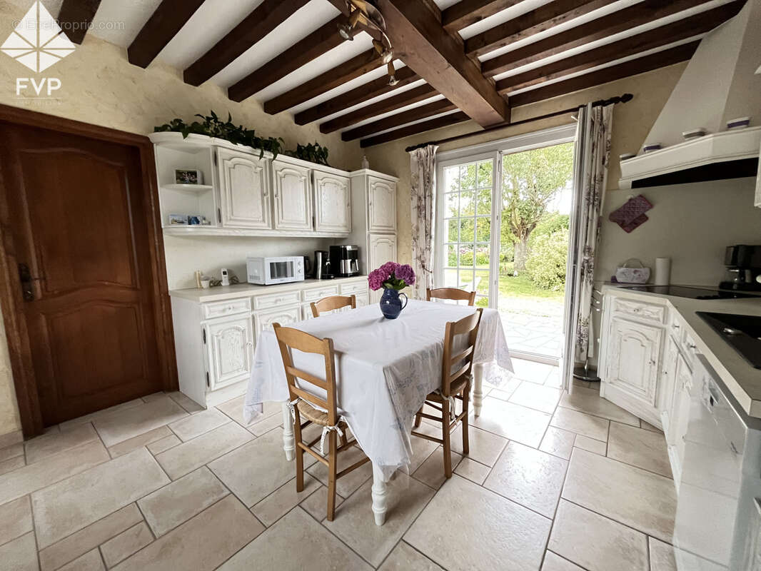 A vendre proche du littoral grande maison familiale possédant 5 chambres - photo 6