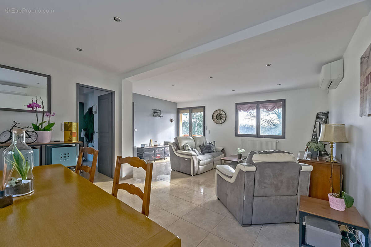 Appartement à CHAMPAGNE-SUR-OISE